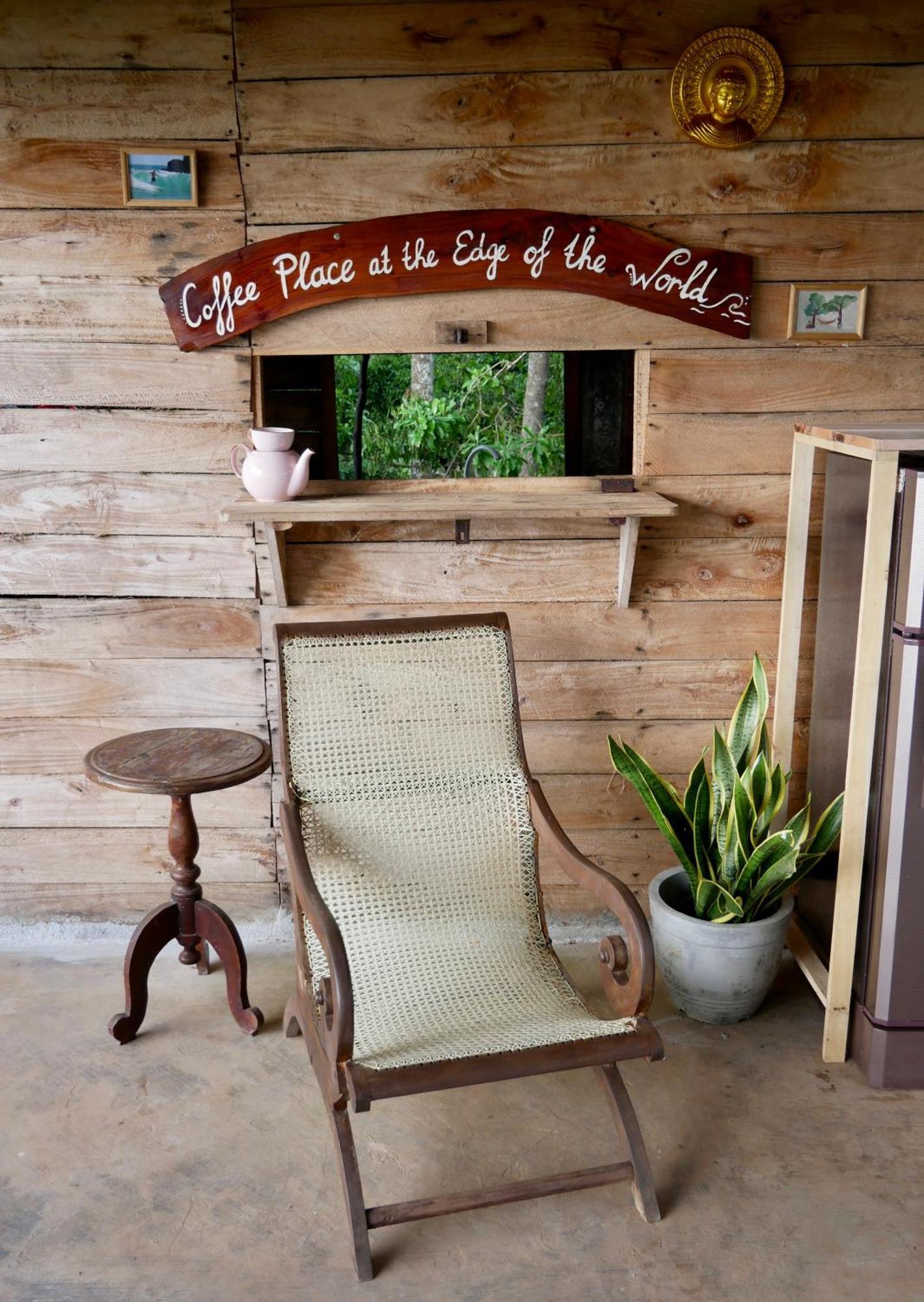Sky Mountain Cafe With Seaview Bed & Breakfast Уелигама Екстериор снимка