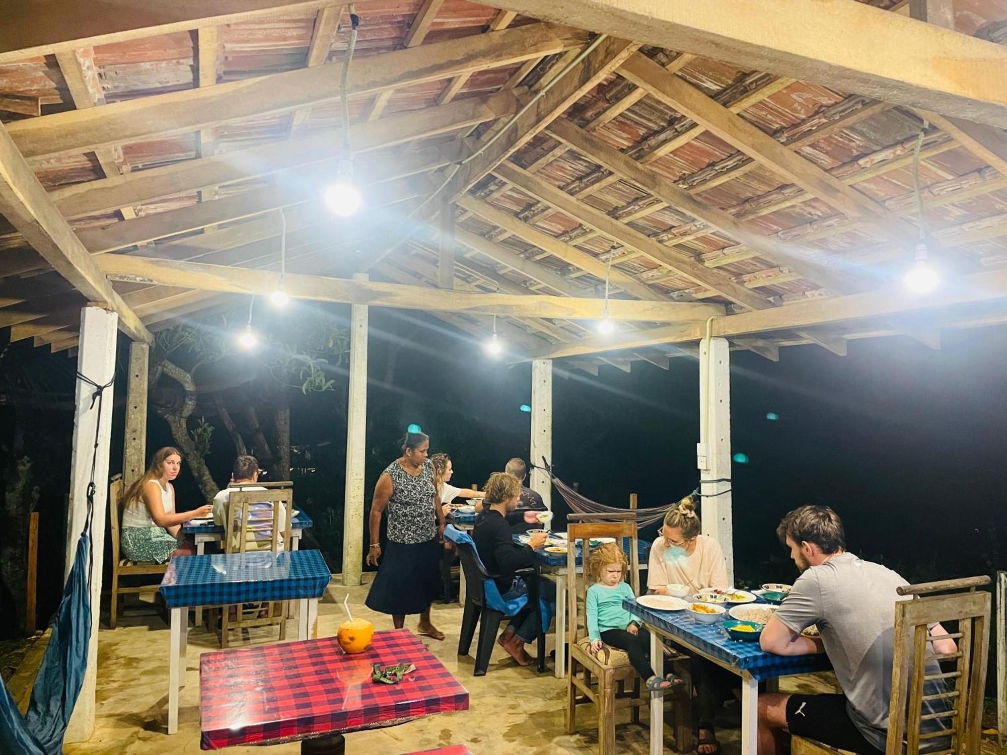 Sky Mountain Cafe With Seaview Bed & Breakfast Уелигама Екстериор снимка