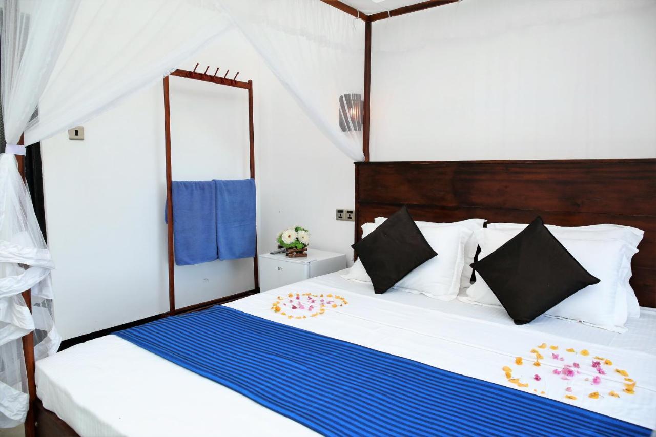 Sky Mountain Cafe With Seaview Bed & Breakfast Уелигама Екстериор снимка