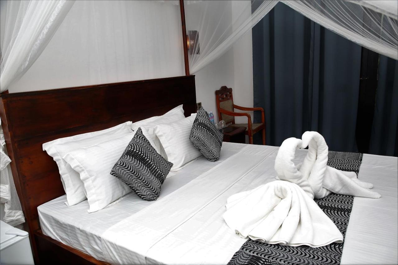 Sky Mountain Cafe With Seaview Bed & Breakfast Уелигама Екстериор снимка